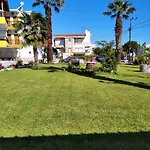 Christina Sea Side A 公寓式酒店