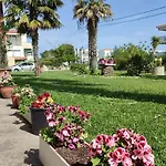 Christina Sea Side A 公寓式酒店